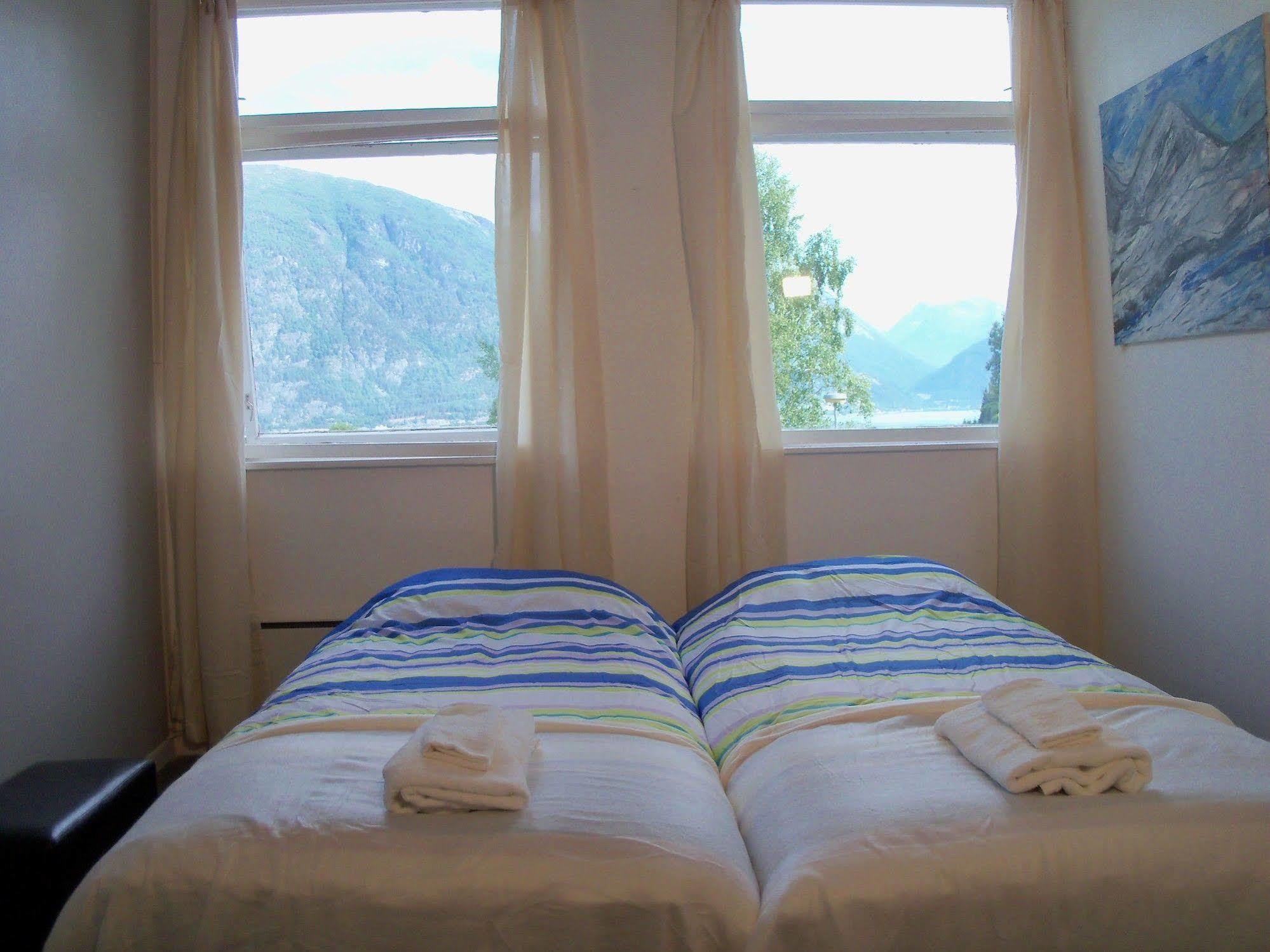 Bed and Breakfast Solfjord Bed & Bistro Eidsdal Zewnętrze zdjęcie
